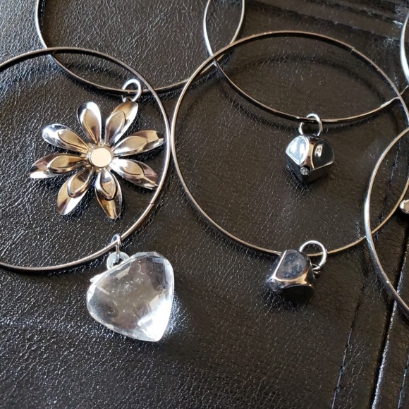 Costume bracelets - Picture 2 of 3